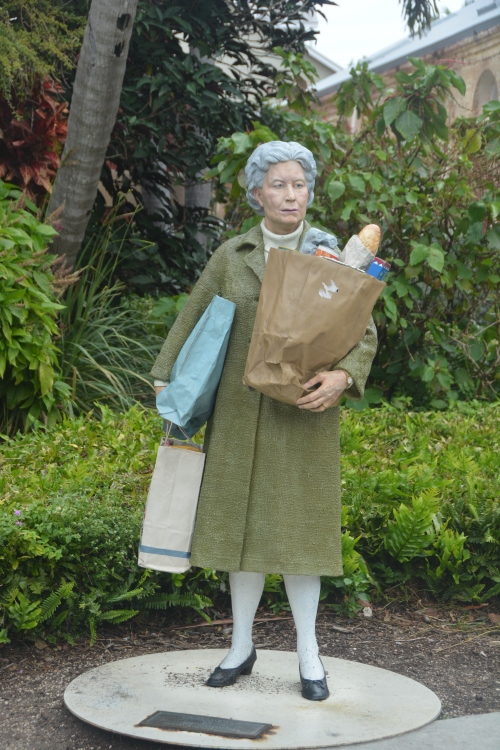 market lady statue